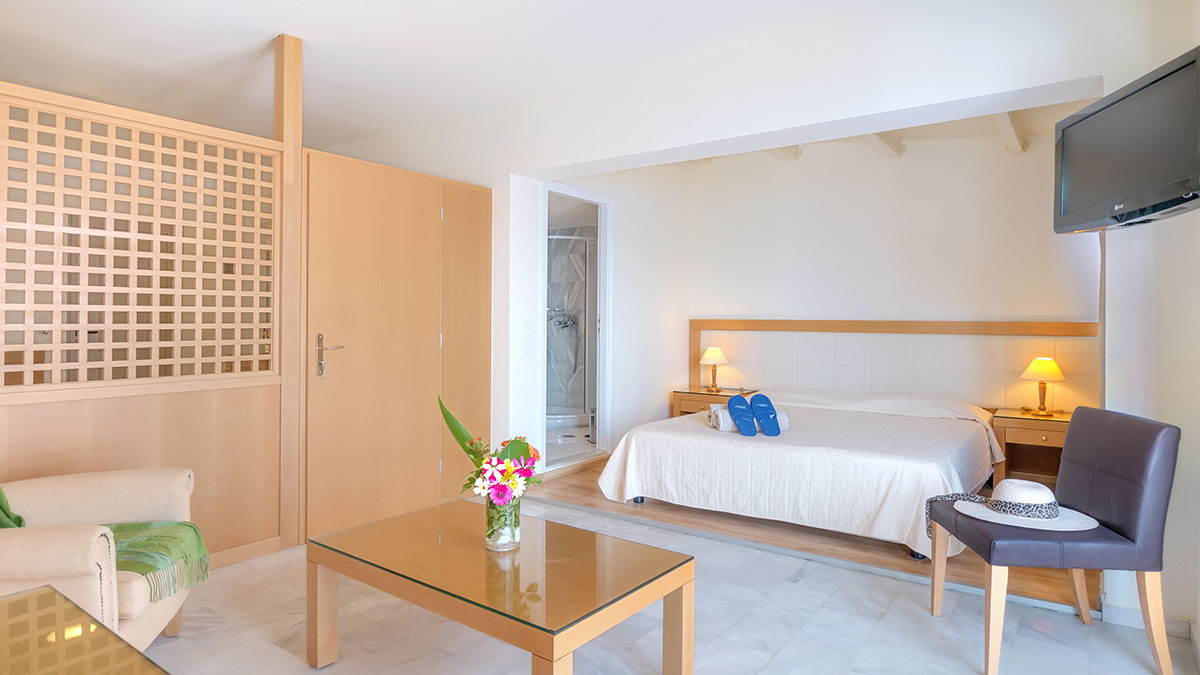 Family Room side sea view or sea view